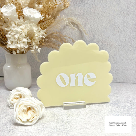 Moon Arch Acrylic Table Number - Retro Scallop Edged